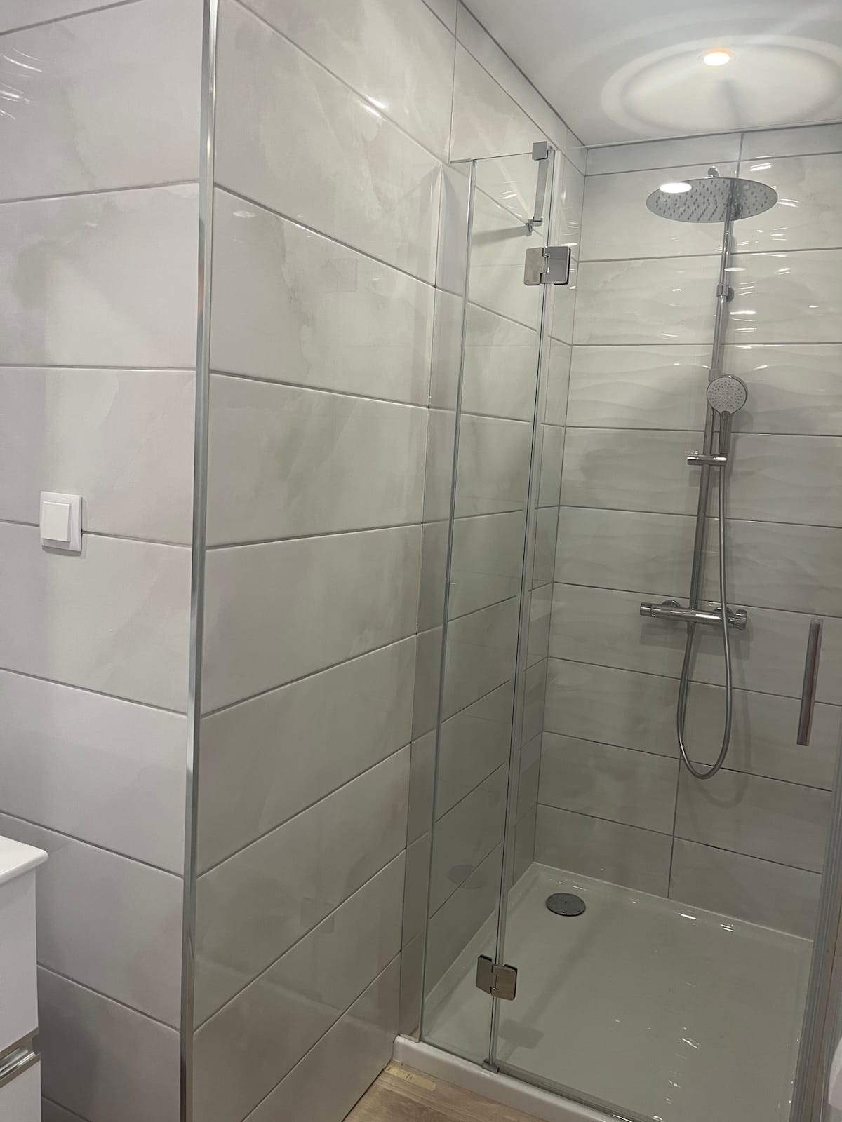 Walk-in shower in the double en-suite