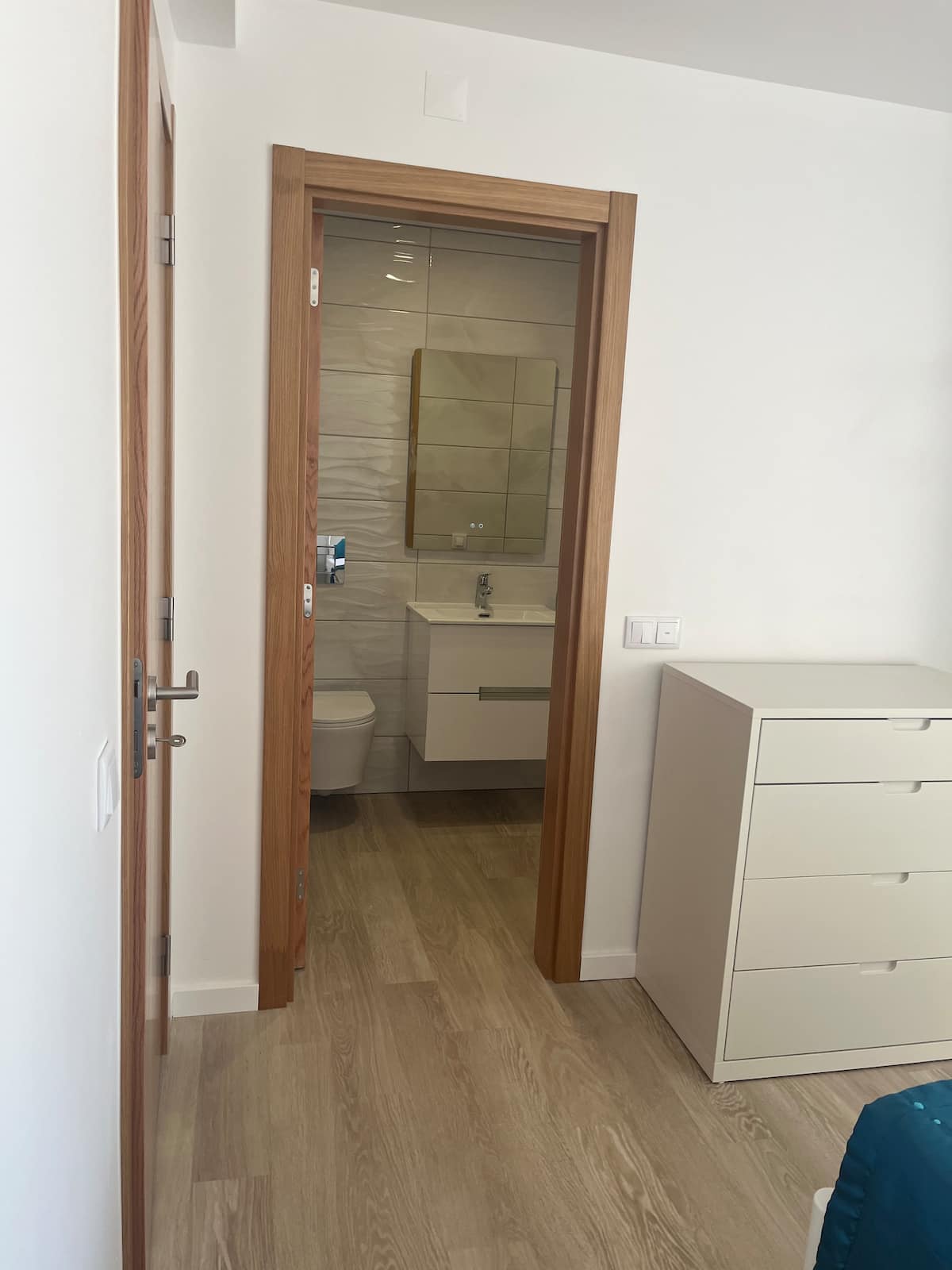 Double en-suite vanity area