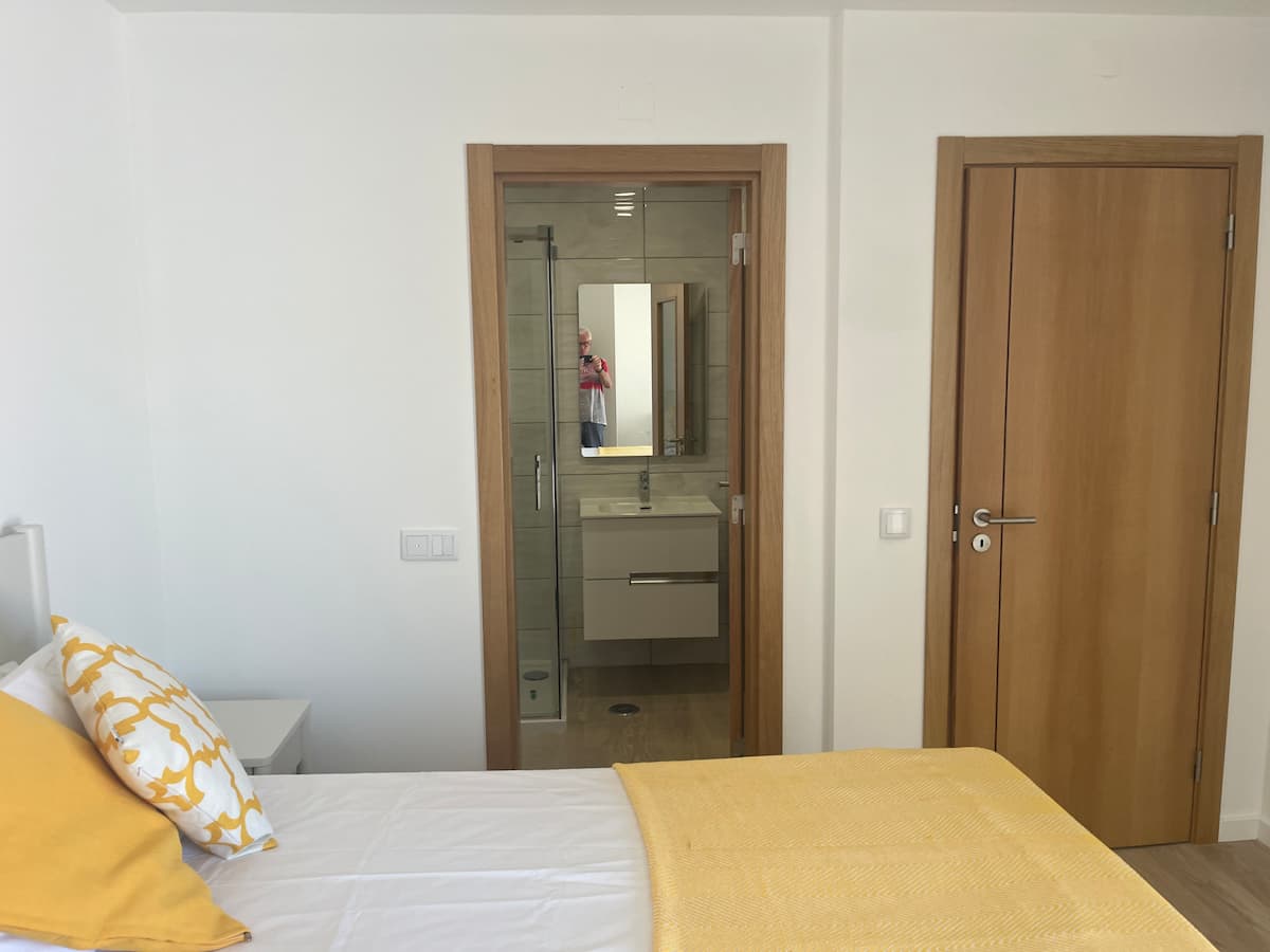 Double bedroom with en-suite access