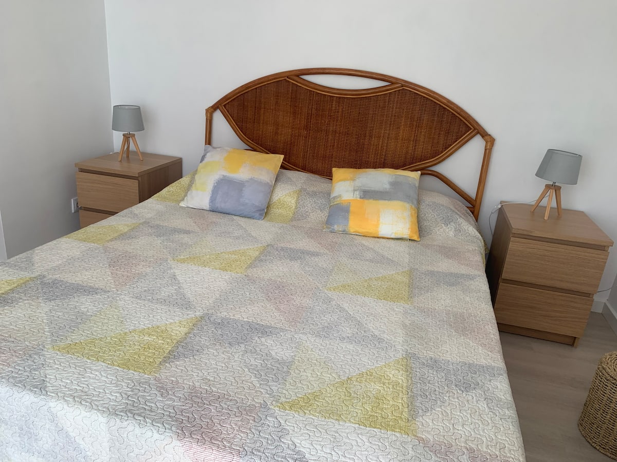 King-size sleeping area