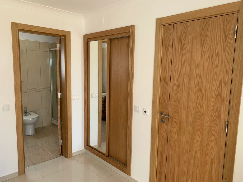 Twin bedroom and its en-suite shower room